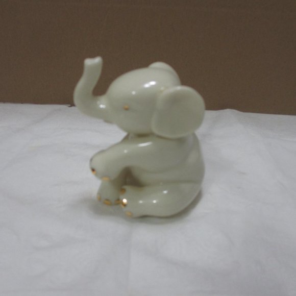 Elephant Baby Figurine about 2,5”tall LENOX Vintage Porcelain Trunk 24k Gold - Picture 3 of 8